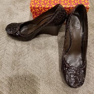 EUC Tory Burch Croc embossed patent Sophie Wedge